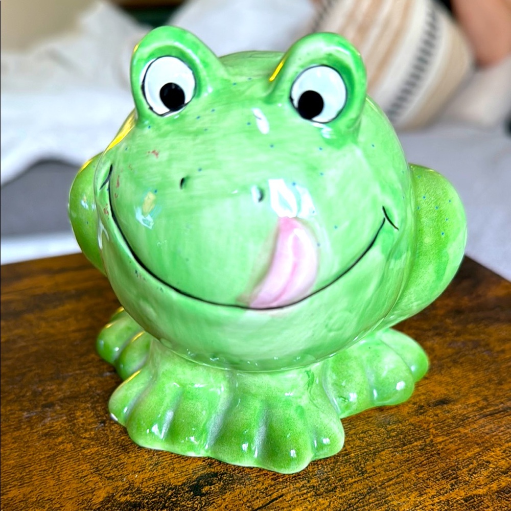 Vintage green frog bank